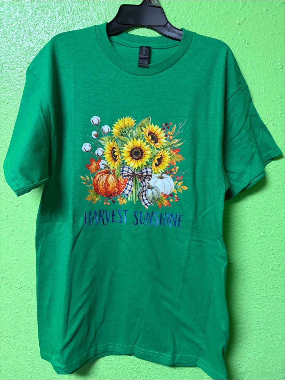 Gildan Green women’s T-Shirt with Sunflower & Pumpkin Harvest Graphic